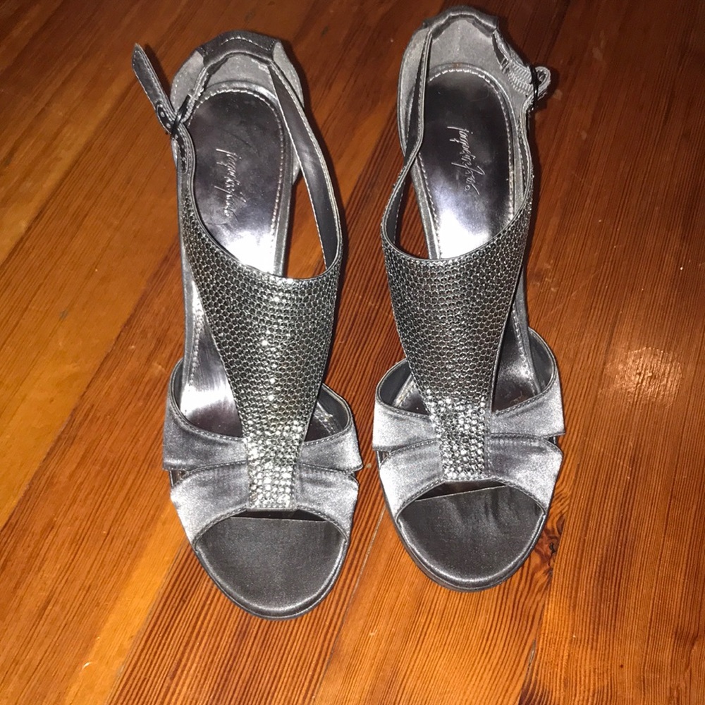Jacqueline Ferrar Grey Heels